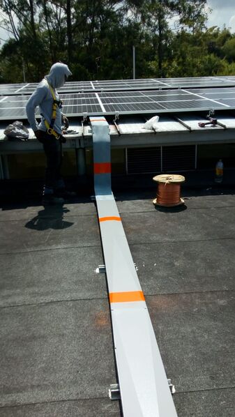 Solución solar Unilasallista
Solución solar Unilasallista
Fecha: Junio 24 2021
Para descargar esta fotografía en alta resolución, haga clic sobre la imagen hasta que la misma se despliegue en la pantalla completa; luego dé clic derecho y elija la opción "guardar imagen como". 
En caso de publicación por cualquier medio, solicitamos acompañarla del crédito: "Foto EPM"
Palabras clave: Solución solar Unilasallista