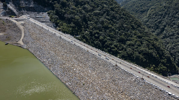 Rueda Prensa Terminación presa proyecto hidroeléctrico Ituango
Rueda de Prensa. Terminación de la presa del proyecto hidroeléctrico Ituango
Fecha: Julio 19 de 2019. 
Para descargar esta fotografía en alta resolución, haga clic sobre la imagen hasta que la misma se despliegue en la pantalla completa; luego dé clic derecho y elija la opción "guardar imagen como". 
En caso de publicación por cualquier medio, solicitamos acompañarla del crédito: "Foto EPM"
Palabras clave: Rueda Prensa Terminación presa proyecto hidroeléctrico Ituango