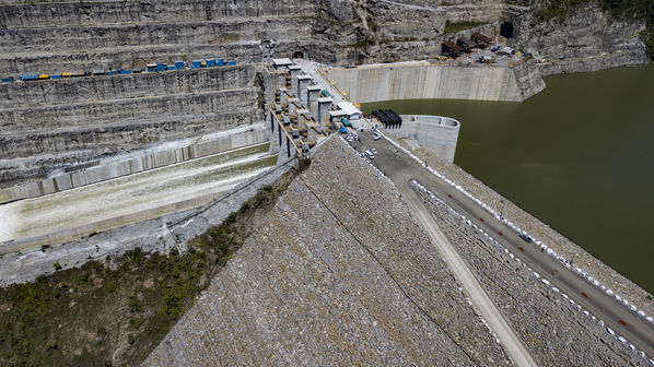 Rueda Prensa Terminación presa proyecto hidroeléctrico Ituango
Rueda de Prensa. Terminación de la presa del proyecto hidroeléctrico Ituango
Fecha: Julio 19 de 2019. 
Para descargar esta fotografía en alta resolución, haga clic sobre la imagen hasta que la misma se despliegue en la pantalla completa; luego dé clic derecho y elija la opción "guardar imagen como". 
En caso de publicación por cualquier medio, solicitamos acompañarla del crédito: "Foto EPM"
Palabras clave: Rueda Prensa Terminación presa proyecto hidroeléctrico Ituango