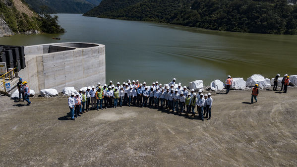 Rueda Prensa Terminación presa proyecto hidroeléctrico Ituango
Rueda de Prensa. Terminación de la presa del proyecto hidroeléctrico Ituango
Fecha: Julio 19 de 2019. 
Para descargar esta fotografía en alta resolución, haga clic sobre la imagen hasta que la misma se despliegue en la pantalla completa; luego dé clic derecho y elija la opción "guardar imagen como". 
En caso de publicación por cualquier medio, solicitamos acompañarla del crédito: "Foto EPM"
Palabras clave: Rueda Prensa Terminación presa proyecto hidroeléctrico Ituango