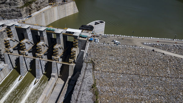 Rueda Prensa Terminación presa proyecto hidroeléctrico Ituango
Rueda de Prensa. Terminación de la presa del proyecto hidroeléctrico Ituango
Fecha: Julio 19 de 2019. 
Para descargar esta fotografía en alta resolución, haga clic sobre la imagen hasta que la misma se despliegue en la pantalla completa; luego dé clic derecho y elija la opción "guardar imagen como". 
En caso de publicación por cualquier medio, solicitamos acompañarla del crédito: "Foto EPM"
Palabras clave: Rueda Prensa Terminación presa proyecto hidroeléctrico Ituango