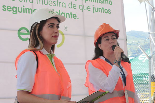 Rueda Prensa Terminación presa proyecto hidroeléctrico Ituango
Rueda de Prensa. Terminación de la presa del proyecto hidroeléctrico Ituango
Fecha: Julio 19 de 2019. 
Para descargar esta fotografía en alta resolución, haga clic sobre la imagen hasta que la misma se despliegue en la pantalla completa; luego dé clic derecho y elija la opción "guardar imagen como". 
En caso de publicación por cualquier medio, solicitamos acompañarla del crédito: "Foto EPM"
Palabras clave: Rueda Prensa Terminación presa proyecto hidroeléctrico Ituango