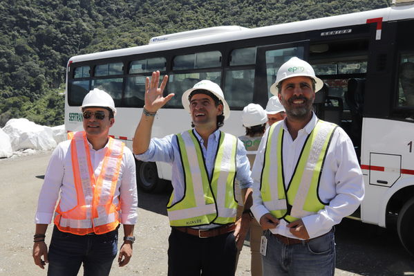 Rueda Prensa Terminación presa proyecto hidroeléctrico Ituango
Rueda de Prensa. Terminación de la presa del proyecto hidroeléctrico Ituango
Fecha: Julio 19 de 2019. 
Para descargar esta fotografía en alta resolución, haga clic sobre la imagen hasta que la misma se despliegue en la pantalla completa; luego dé clic derecho y elija la opción "guardar imagen como". 
En caso de publicación por cualquier medio, solicitamos acompañarla del crédito: "Foto EPM"
Palabras clave: Rueda Prensa Terminación presa proyecto hidroeléctrico Ituango