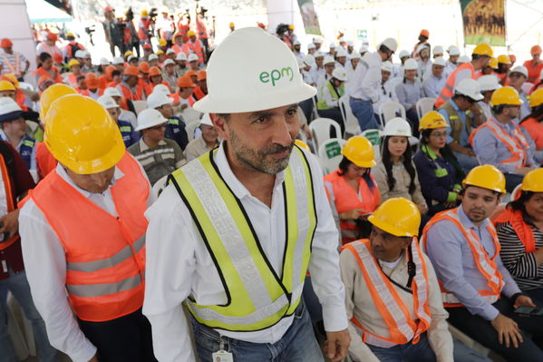 Rueda Prensa Terminación presa proyecto hidroeléctrico Ituango
Rueda de Prensa. Terminación de la presa del proyecto hidroeléctrico Ituango
Fecha: Julio 19 de 2019. 
Para descargar esta fotografía en alta resolución, haga clic sobre la imagen hasta que la misma se despliegue en la pantalla completa; luego dé clic derecho y elija la opción "guardar imagen como". 
En caso de publicación por cualquier medio, solicitamos acompañarla del crédito: "Foto EPM"
Palabras clave: Rueda Prensa Terminación presa proyecto hidroeléctrico Ituango