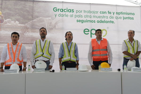 Rueda Prensa Terminación presa proyecto hidroeléctrico Ituango
Rueda de Prensa. Terminación de la presa del proyecto hidroeléctrico Ituango
Fecha: Julio 19 de 2019. 
Para descargar esta fotografía en alta resolución, haga clic sobre la imagen hasta que la misma se despliegue en la pantalla completa; luego dé clic derecho y elija la opción "guardar imagen como". 
En caso de publicación por cualquier medio, solicitamos acompañarla del crédito: "Foto EPM"
Palabras clave: Rueda Prensa Terminación presa proyecto hidroeléctrico Ituango