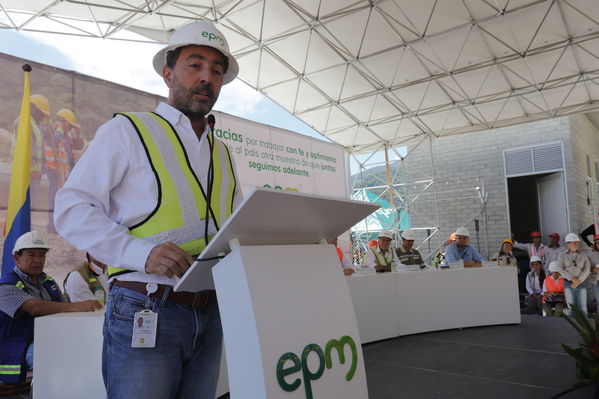 Rueda Prensa Terminación presa proyecto hidroeléctrico Ituango
Rueda de Prensa. Terminación de la presa del proyecto hidroeléctrico Ituango
Fecha: Julio 19 de 2019. 
Para descargar esta fotografía en alta resolución, haga clic sobre la imagen hasta que la misma se despliegue en la pantalla completa; luego dé clic derecho y elija la opción "guardar imagen como". 
En caso de publicación por cualquier medio, solicitamos acompañarla del crédito: "Foto EPM"
Palabras clave: Rueda Prensa Terminación presa proyecto hidroeléctrico Ituango