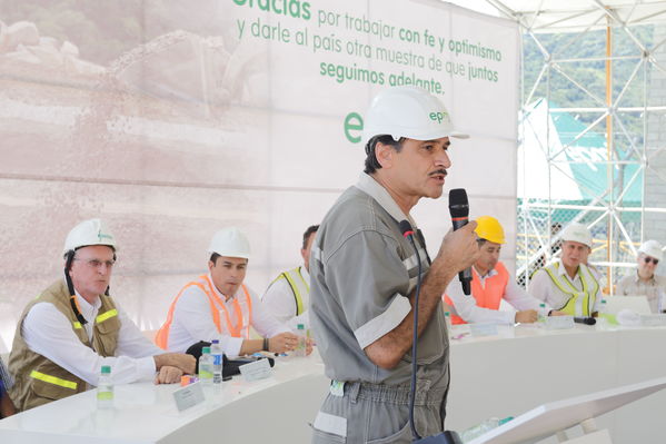 Rueda Prensa Terminación presa proyecto hidroeléctrico Ituango
Rueda de Prensa. Terminación de la presa del proyecto hidroeléctrico Ituango
Fecha: Julio 19 de 2019. 
Para descargar esta fotografía en alta resolución, haga clic sobre la imagen hasta que la misma se despliegue en la pantalla completa; luego dé clic derecho y elija la opción "guardar imagen como". 
En caso de publicación por cualquier medio, solicitamos acompañarla del crédito: "Foto EPM"
Palabras clave: Rueda Prensa Terminación presa proyecto hidroeléctrico Ituango