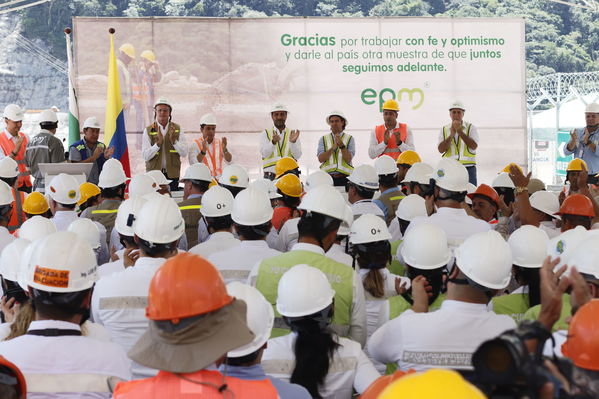 Rueda Prensa Terminación presa proyecto hidroeléctrico Ituango
Rueda de Prensa. Terminación de la presa del proyecto hidroeléctrico Ituango
Fecha: Julio 19 de 2019. 
Para descargar esta fotografía en alta resolución, haga clic sobre la imagen hasta que la misma se despliegue en la pantalla completa; luego dé clic derecho y elija la opción "guardar imagen como". 
En caso de publicación por cualquier medio, solicitamos acompañarla del crédito: "Foto EPM"
Palabras clave: Rueda Prensa Terminación presa proyecto hidroeléctrico Ituango