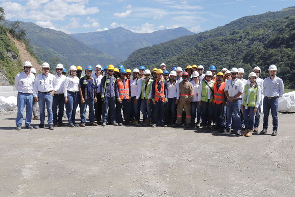 Rueda Prensa Terminación presa proyecto hidroeléctrico Ituango
Rueda de Prensa. Terminación de la presa del proyecto hidroeléctrico Ituango
Fecha: Julio 19 de 2019. 
Para descargar esta fotografía en alta resolución, haga clic sobre la imagen hasta que la misma se despliegue en la pantalla completa; luego dé clic derecho y elija la opción "guardar imagen como". 
En caso de publicación por cualquier medio, solicitamos acompañarla del crédito: "Foto EPM"
Palabras clave: Rueda Prensa Terminación presa proyecto hidroeléctrico Ituango