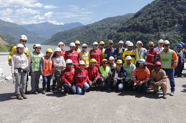 Rueda Prensa Terminación presa proyecto hidroeléctrico Ituango
Rueda de Prensa. Terminación de la presa del proyecto hidroeléctrico Ituango
Fecha: Julio 19 de 2019. 
Para descargar esta fotografía en alta resolución, haga clic sobre la imagen hasta que la misma se despliegue en la pantalla completa; luego dé clic derecho y elija la opción "guardar imagen como". 
En caso de publicación por cualquier medio, solicitamos acompañarla del crédito: "Foto EPM"
Palabras clave: Rueda Prensa Terminación presa proyecto hidroeléctrico Ituango