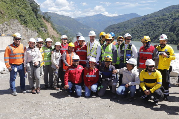 Rueda Prensa Terminación presa proyecto hidroeléctrico Ituango
Rueda de Prensa. Terminación de la presa del proyecto hidroeléctrico Ituango
Fecha: Julio 19 de 2019. 
Para descargar esta fotografía en alta resolución, haga clic sobre la imagen hasta que la misma se despliegue en la pantalla completa; luego dé clic derecho y elija la opción "guardar imagen como". 
En caso de publicación por cualquier medio, solicitamos acompañarla del crédito: "Foto EPM"
Palabras clave: Rueda Prensa Terminación presa proyecto hidroeléctrico Ituango