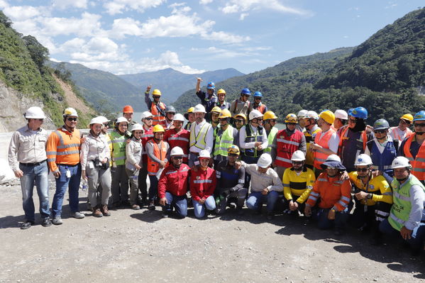 Rueda Prensa Terminación presa proyecto hidroeléctrico Ituango
Rueda de Prensa. Terminación de la presa del proyecto hidroeléctrico Ituango
Fecha: Julio 19 de 2019. 
Para descargar esta fotografía en alta resolución, haga clic sobre la imagen hasta que la misma se despliegue en la pantalla completa; luego dé clic derecho y elija la opción "guardar imagen como". 
En caso de publicación por cualquier medio, solicitamos acompañarla del crédito: "Foto EPM"
Palabras clave: Rueda Prensa Terminación presa proyecto hidroeléctrico Ituango