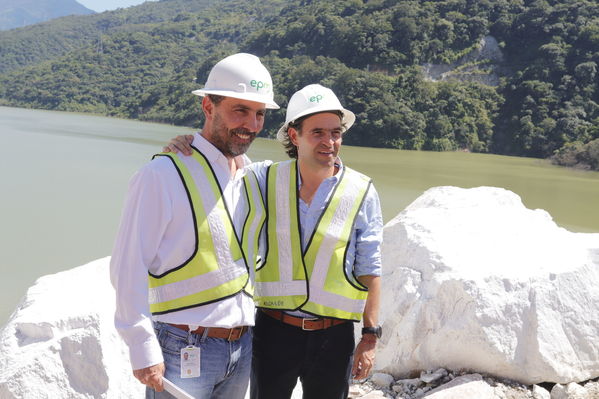 Rueda Prensa Terminación presa proyecto hidroeléctrico Ituango
Rueda de Prensa. Terminación de la presa del proyecto hidroeléctrico Ituango
Fecha: Julio 19 de 2019. 
Para descargar esta fotografía en alta resolución, haga clic sobre la imagen hasta que la misma se despliegue en la pantalla completa; luego dé clic derecho y elija la opción "guardar imagen como". 
En caso de publicación por cualquier medio, solicitamos acompañarla del crédito: "Foto EPM"
Palabras clave: Rueda Prensa Terminación presa proyecto hidroeléctrico Ituango