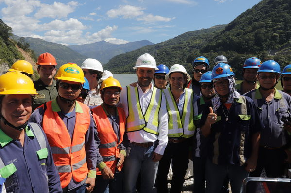 Rueda de Prensa. Terminación de la presa del proyecto hidroeléctrico Ituango
Fecha: Julio 19 de 2019. 
Para descargar esta fotografía en alta resolución, haga clic sobre la imagen hasta que la misma se despliegue en la pantalla completa; luego dé clic derecho y elija la opción "guardar imagen como". 
En caso de publicación por cualquier medio, solicitamos acompañarla del crédito: "Foto EPM"
Palabras clave: Rueda Prensa Terminación presa proyecto hidroeléctrico Ituango