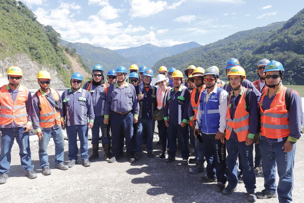 Rueda Prensa Terminación presa proyecto hidroeléctrico Ituango
Rueda de Prensa. Terminación de la presa del proyecto hidroeléctrico Ituango
Fecha: Julio 19 de 2019. 
Para descargar esta fotografía en alta resolución, haga clic sobre la imagen hasta que la misma se despliegue en la pantalla completa; luego dé clic derecho y elija la opción "guardar imagen como". 
En caso de publicación por cualquier medio, solicitamos acompañarla del crédito: "Foto EPM"
Palabras clave: Rueda Prensa Terminación presa proyecto hidroeléctrico Ituango