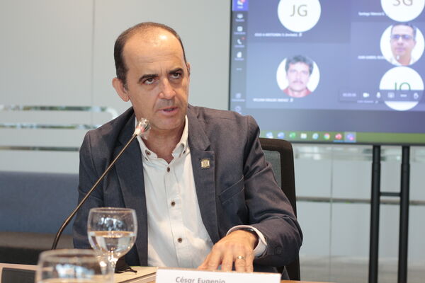 Reunion Gerencia de EPM con la Bancada Antioqueña del Senado para propuesta de ampliación del objeto social de EPM
Reunion Gerencia de EPM con la Bancada Antioqueña del Senado para propuesta de ampliación del objeto social de EPM
Fecha: Julio 10 de 2020
Para descargar esta fotografía en alta resolución, haga clic sobre la imagen hasta que la misma se despliegue en la pantalla completa; luego dé clic derecho y elija la opción "guardar imagen como".
En caso de publicación por cualquier medio, solicitamos acompañarla del crédito: "Foto EPM"
Palabras clave: Reunion Gerencia de EPM con la Bancada Antioqueña del Senado para propuesta de ampliación del objeto social de EPM