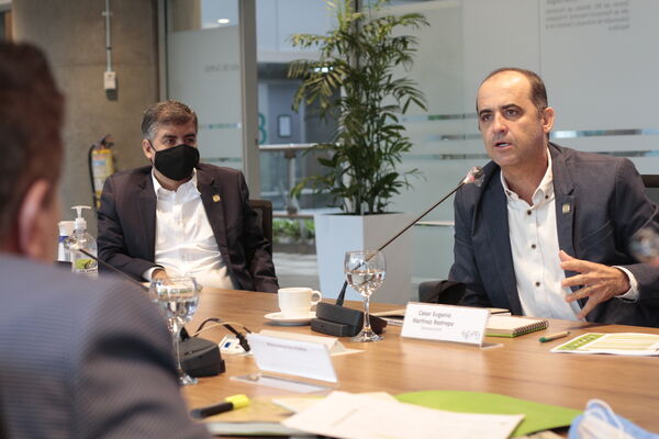 Reunion Gerencia de EPM con la Bancada Antioqueña del Senado para propuesta de ampliación del objeto social de EPM
Reunion Gerencia de EPM con la Bancada Antioqueña del Senado para propuesta de ampliación del objeto social de EPM
Fecha: Julio 10 de 2020
Para descargar esta fotografía en alta resolución, haga clic sobre la imagen hasta que la misma se despliegue en la pantalla completa; luego dé clic derecho y elija la opción "guardar imagen como".
En caso de publicación por cualquier medio, solicitamos acompañarla del crédito: "Foto EPM"
Palabras clave: Reunion Gerencia de EPM con la Bancada Antioqueña del Senado para propuesta de ampliación del objeto social de EPM