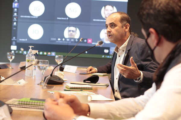 Reunion Gerencia de EPM con la Bancada Antioqueña del Senado para propuesta de ampliación del objeto social de EPM
Reunion Gerencia de EPM con la Bancada Antioqueña del Senado para propuesta de ampliación del objeto social de EPM
Fecha: Julio 10 de 2020
Para descargar esta fotografía en alta resolución, haga clic sobre la imagen hasta que la misma se despliegue en la pantalla completa; luego dé clic derecho y elija la opción "guardar imagen como".
En caso de publicación por cualquier medio, solicitamos acompañarla del crédito: "Foto EPM"
Palabras clave: Reunion Gerencia de EPM con la Bancada Antioqueña del Senado para propuesta de ampliación del objeto social de EPM