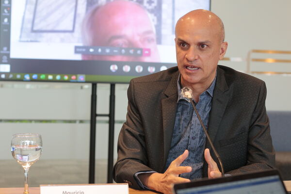 Reunion Gerencia de EPM con la Bancada Antioqueña del Senado para propuesta de ampliación del objeto social de EPM
Reunion Gerencia de EPM con la Bancada Antioqueña del Senado para propuesta de ampliación del objeto social de EPM
Fecha: Julio 10 de 2020
Para descargar esta fotografía en alta resolución, haga clic sobre la imagen hasta que la misma se despliegue en la pantalla completa; luego dé clic derecho y elija la opción "guardar imagen como".
En caso de publicación por cualquier medio, solicitamos acompañarla del crédito: "Foto EPM"
Palabras clave: Reunion Gerencia de EPM con la Bancada Antioqueña del Senado para propuesta de ampliación del objeto social de EPM