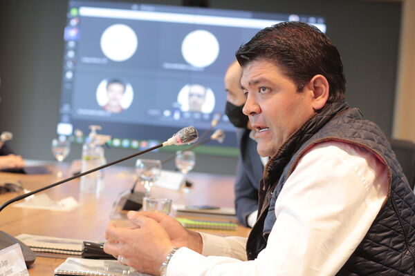 Reunion Gerencia de EPM con la Bancada Antioqueña del Senado para propuesta de ampliación del objeto social de EPM
Reunion Gerencia de EPM con la Bancada Antioqueña del Senado para propuesta de ampliación del objeto social de EPM
Fecha: Julio 10 de 2020
Para descargar esta fotografía en alta resolución, haga clic sobre la imagen hasta que la misma se despliegue en la pantalla completa; luego dé clic derecho y elija la opción "guardar imagen como".
En caso de publicación por cualquier medio, solicitamos acompañarla del crédito: "Foto EPM"
Palabras clave: Reunion Gerencia de EPM con la Bancada Antioqueña del Senado para propuesta de ampliación del objeto social de EPM