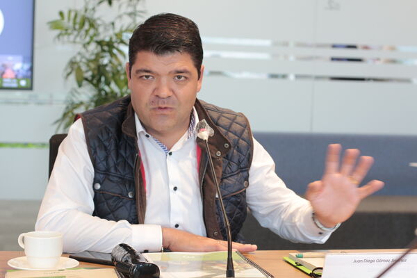 Reunion Gerencia de EPM con la Bancada Antioqueña del Senado para propuesta de ampliación del objeto social de EPM
Reunion Gerencia de EPM con la Bancada Antioqueña del Senado para propuesta de ampliación del objeto social de EPM
Fecha: Julio 10 de 2020
Para descargar esta fotografía en alta resolución, haga clic sobre la imagen hasta que la misma se despliegue en la pantalla completa; luego dé clic derecho y elija la opción "guardar imagen como".
En caso de publicación por cualquier medio, solicitamos acompañarla del crédito: "Foto EPM"
Palabras clave: Reunion Gerencia de EPM con la Bancada Antioqueña del Senado para propuesta de ampliación del objeto social de EPM