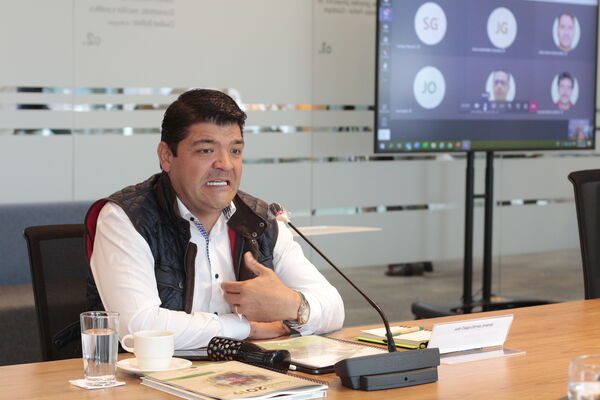 Reunion Gerencia de EPM con la Bancada Antioqueña del Senado para propuesta de ampliación del objeto social de EPM
Reunion Gerencia de EPM con la Bancada Antioqueña del Senado para propuesta de ampliación del objeto social de EPM
Fecha: Julio 10 de 2020
Para descargar esta fotografía en alta resolución, haga clic sobre la imagen hasta que la misma se despliegue en la pantalla completa; luego dé clic derecho y elija la opción "guardar imagen como".
En caso de publicación por cualquier medio, solicitamos acompañarla del crédito: "Foto EPM"
Palabras clave: Reunion Gerencia de EPM con la Bancada Antioqueña del Senado para propuesta de ampliación del objeto social de EPM