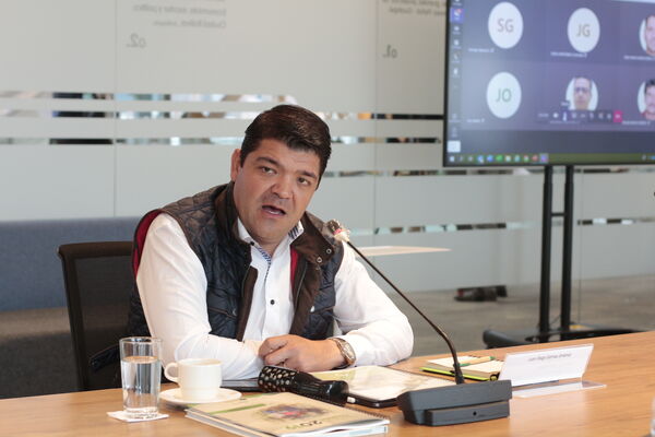 Reunion Gerencia de EPM con la Bancada Antioqueña del Senado para propuesta de ampliación del objeto social de EPM
Reunion Gerencia de EPM con la Bancada Antioqueña del Senado para propuesta de ampliación del objeto social de EPM
Fecha: Julio 10 de 2020
Para descargar esta fotografía en alta resolución, haga clic sobre la imagen hasta que la misma se despliegue en la pantalla completa; luego dé clic derecho y elija la opción "guardar imagen como".
En caso de publicación por cualquier medio, solicitamos acompañarla del crédito: "Foto EPM"
Palabras clave: Reunion Gerencia de EPM con la Bancada Antioqueña del Senado para propuesta de ampliación del objeto social de EPM