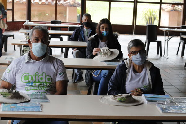 Graduación Ciudad  Agua
Graduación Ciudad del Agua
Fecha: 10 Julio 2021.
Para descargar esta fotografía en alta resolución, haga clic sobre la imagen hasta que la misma se despliegue en la pantalla completa; luego dé clic derecho y elija la opción "guardar imagen como". 
En caso de publicación por cualquier medio, solicitamos acompañarla del crédito: "Foto EPM" 
Palabras clave: Graduación Ciudad  Agua