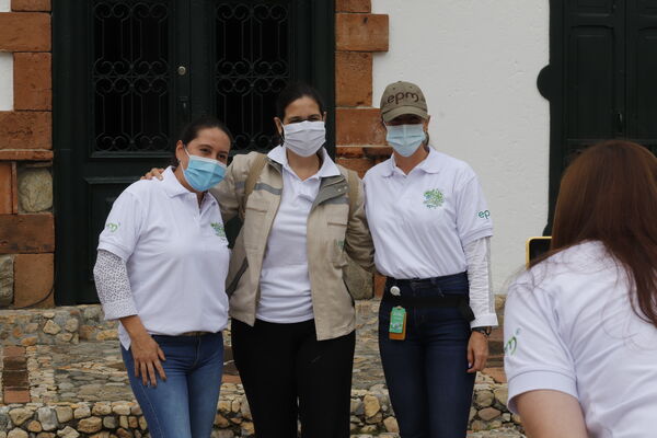 Graduación Ciudad  Agua
Graduación Ciudad del Agua
Fecha: 10 Julio 2021.
Para descargar esta fotografía en alta resolución, haga clic sobre la imagen hasta que la misma se despliegue en la pantalla completa; luego dé clic derecho y elija la opción "guardar imagen como". 
En caso de publicación por cualquier medio, solicitamos acompañarla del crédito: "Foto EPM" 
Palabras clave: Graduación Ciudad  Agua