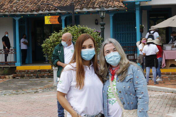 Graduación Ciudad  Agua
Graduación Ciudad del Agua
Fecha: 10 Julio 2021.
Para descargar esta fotografía en alta resolución, haga clic sobre la imagen hasta que la misma se despliegue en la pantalla completa; luego dé clic derecho y elija la opción "guardar imagen como". 
En caso de publicación por cualquier medio, solicitamos acompañarla del crédito: "Foto EPM" 
Palabras clave: Graduación Ciudad  Agua