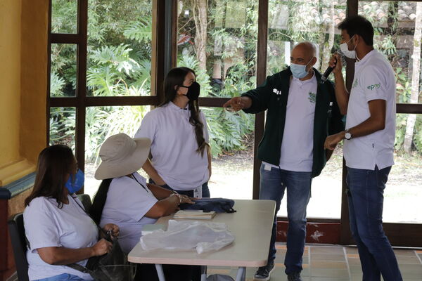 Graduación Ciudad  Agua
Graduación Ciudad del Agua
Fecha: 10 Julio 2021.
Para descargar esta fotografía en alta resolución, haga clic sobre la imagen hasta que la misma se despliegue en la pantalla completa; luego dé clic derecho y elija la opción "guardar imagen como". 
En caso de publicación por cualquier medio, solicitamos acompañarla del crédito: "Foto EPM" 
Palabras clave: Graduación Ciudad  Agua
