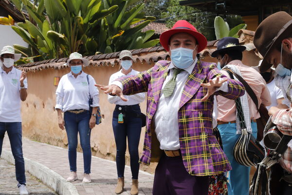 Graduación Ciudad  Agua
Graduación Ciudad del Agua
Fecha: 10 Julio 2021.
Para descargar esta fotografía en alta resolución, haga clic sobre la imagen hasta que la misma se despliegue en la pantalla completa; luego dé clic derecho y elija la opción "guardar imagen como". 
En caso de publicación por cualquier medio, solicitamos acompañarla del crédito: "Foto EPM" 
Palabras clave: Graduación Ciudad  Agua