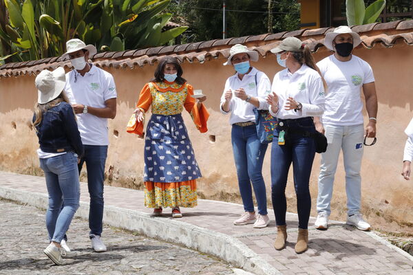 Graduación Ciudad  Agua
Graduación Ciudad del Agua
Fecha: 10 Julio 2021.
Para descargar esta fotografía en alta resolución, haga clic sobre la imagen hasta que la misma se despliegue en la pantalla completa; luego dé clic derecho y elija la opción "guardar imagen como". 
En caso de publicación por cualquier medio, solicitamos acompañarla del crédito: "Foto EPM" 
Palabras clave: Graduación Ciudad  Agua