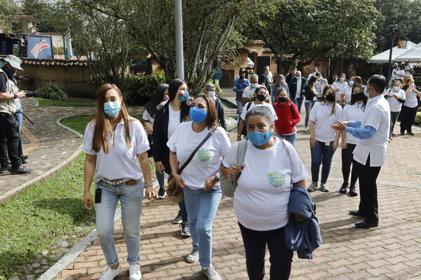 Graduación Ciudad  Agua
Graduación Ciudad del Agua
Fecha: 10 Julio 2021.
Para descargar esta fotografía en alta resolución, haga clic sobre la imagen hasta que la misma se despliegue en la pantalla completa; luego dé clic derecho y elija la opción "guardar imagen como". 
En caso de publicación por cualquier medio, solicitamos acompañarla del crédito: "Foto EPM" 
Palabras clave: Graduación Ciudad  Agua