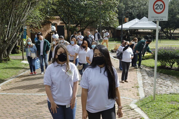 Graduación Ciudad  Agua
Graduación Ciudad del Agua
Fecha: 10 Julio 2021.
Para descargar esta fotografía en alta resolución, haga clic sobre la imagen hasta que la misma se despliegue en la pantalla completa; luego dé clic derecho y elija la opción "guardar imagen como". 
En caso de publicación por cualquier medio, solicitamos acompañarla del crédito: "Foto EPM" 
Palabras clave: Graduación Ciudad  Agua