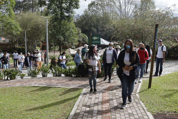 Graduación Ciudad  Agua
Graduación Ciudad del Agua
Fecha: 10 Julio 2021.
Para descargar esta fotografía en alta resolución, haga clic sobre la imagen hasta que la misma se despliegue en la pantalla completa; luego dé clic derecho y elija la opción "guardar imagen como". 
En caso de publicación por cualquier medio, solicitamos acompañarla del crédito: "Foto EPM" 
Palabras clave: Graduación Ciudad  Agua