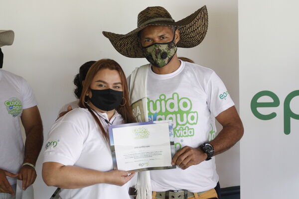 Graduación Ciudad  Agua
Graduación Ciudad del Agua
Fecha: 10 Julio 2021.
Para descargar esta fotografía en alta resolución, haga clic sobre la imagen hasta que la misma se despliegue en la pantalla completa; luego dé clic derecho y elija la opción "guardar imagen como". 
En caso de publicación por cualquier medio, solicitamos acompañarla del crédito: "Foto EPM" 
Palabras clave: Graduación Ciudad  Agua