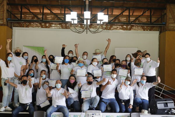 Graduación Ciudad  Agua
Graduación Ciudad del Agua
Fecha: 10 Julio 2021.
Para descargar esta fotografía en alta resolución, haga clic sobre la imagen hasta que la misma se despliegue en la pantalla completa; luego dé clic derecho y elija la opción "guardar imagen como". 
En caso de publicación por cualquier medio, solicitamos acompañarla del crédito: "Foto EPM" 
Palabras clave: Graduación Ciudad  Agua