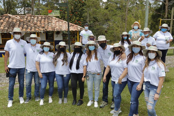 Graduación Ciudad  Agua
Graduación Ciudad del Agua
Fecha: 10 Julio 2021.
Para descargar esta fotografía en alta resolución, haga clic sobre la imagen hasta que la misma se despliegue en la pantalla completa; luego dé clic derecho y elija la opción "guardar imagen como". 
En caso de publicación por cualquier medio, solicitamos acompañarla del crédito: "Foto EPM" 
Palabras clave: Graduación Ciudad  Agua