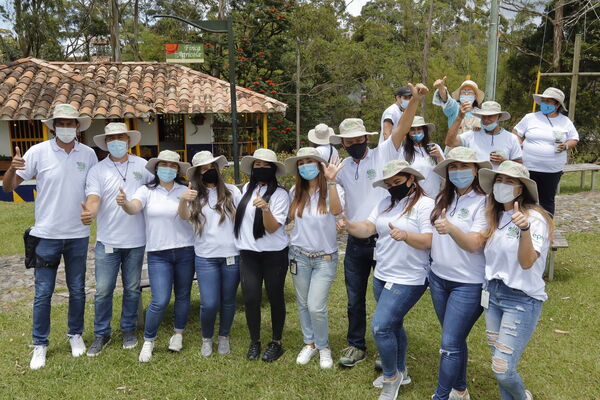 Graduación Ciudad  Agua
Graduación Ciudad del Agua
Fecha: 10 Julio 2021.
Para descargar esta fotografía en alta resolución, haga clic sobre la imagen hasta que la misma se despliegue en la pantalla completa; luego dé clic derecho y elija la opción "guardar imagen como". 
En caso de publicación por cualquier medio, solicitamos acompañarla del crédito: "Foto EPM" 
Palabras clave: Graduación Ciudad  Agua