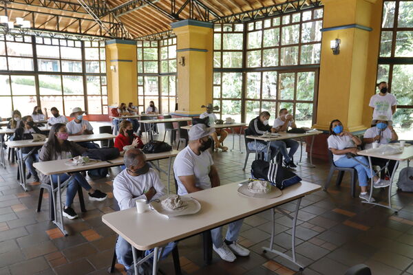 Graduación Ciudad  Agua
Graduación Ciudad del Agua
Fecha: 10 Julio 2021.
Para descargar esta fotografía en alta resolución, haga clic sobre la imagen hasta que la misma se despliegue en la pantalla completa; luego dé clic derecho y elija la opción "guardar imagen como". 
En caso de publicación por cualquier medio, solicitamos acompañarla del crédito: "Foto EPM" 
Palabras clave: Graduación Ciudad  Agua