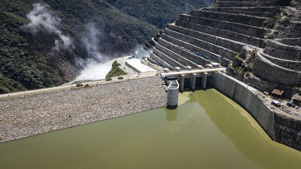 Terminación presa proyecto hidroeléctrico Ituango
Terminación presa proyecto hidroeléctrico Ituango
Fecha: Julio 15 de 2019. 
Para descargar esta fotografía en alta resolución, haga clic sobre la imagen hasta que la misma se despliegue en la pantalla completa; luego dé clic derecho y elija la opción "guardar imagen como". 
En caso de publicación por cualquier medio, solicitamos acompañarla del crédito: "Foto EPM"
Palabras clave: Terminación presa proyecto hidroeléctrico Ituango