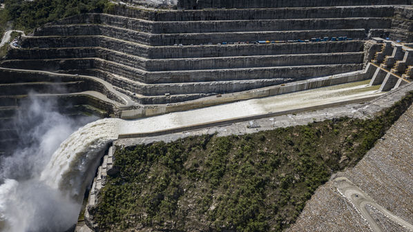 Terminación presa proyecto hidroeléctrico Ituango
Terminación presa proyecto hidroeléctrico Ituango
Fecha: Julio 15 de 2019. 
Para descargar esta fotografía en alta resolución, haga clic sobre la imagen hasta que la misma se despliegue en la pantalla completa; luego dé clic derecho y elija la opción "guardar imagen como". 
En caso de publicación por cualquier medio, solicitamos acompañarla del crédito: "Foto EPM"
Palabras clave: Terminación presa proyecto hidroeléctrico Ituango