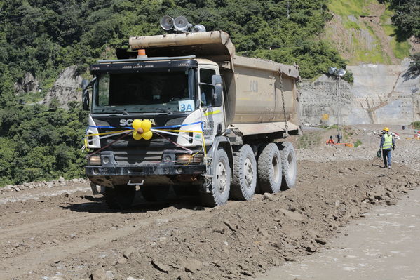 Terminación presa proyecto hidroeléctrico Ituango
Terminación presa proyecto hidroeléctrico Ituango
Fecha: Julio 15 de 2019. 
Para descargar esta fotografía en alta resolución, haga clic sobre la imagen hasta que la misma se despliegue en la pantalla completa; luego dé clic derecho y elija la opción "guardar imagen como". 
En caso de publicación por cualquier medio, solicitamos acompañarla del crédito: "Foto EPM"
Palabras clave: Terminación presa proyecto hidroeléctrico Ituango