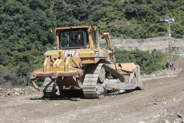 Terminación presa proyecto hidroeléctrico Ituango
Terminación presa proyecto hidroeléctrico Ituango
Fecha: Julio 15 de 2019. 
Para descargar esta fotografía en alta resolución, haga clic sobre la imagen hasta que la misma se despliegue en la pantalla completa; luego dé clic derecho y elija la opción "guardar imagen como". 
En caso de publicación por cualquier medio, solicitamos acompañarla del crédito: "Foto EPM"
Palabras clave: Terminación presa proyecto hidroeléctrico Ituango