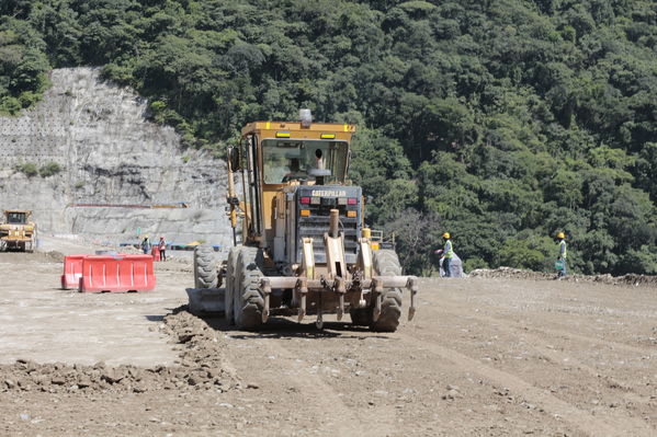 Terminación presa proyecto hidroeléctrico Ituango
Terminación presa proyecto hidroeléctrico Ituango
Fecha: Julio 15 de 2019. 
Para descargar esta fotografía en alta resolución, haga clic sobre la imagen hasta que la misma se despliegue en la pantalla completa; luego dé clic derecho y elija la opción "guardar imagen como". 
En caso de publicación por cualquier medio, solicitamos acompañarla del crédito: "Foto EPM"
Palabras clave: Terminación presa proyecto hidroeléctrico Ituango
