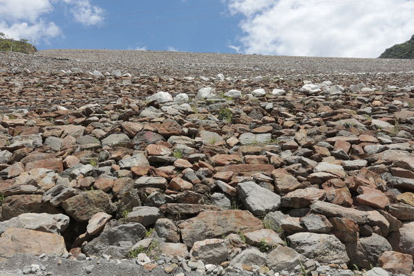 Terminación presa proyecto hidroeléctrico Ituango
Terminación presa proyecto hidroeléctrico Ituango
Fecha: Julio 15 de 2019. 
Para descargar esta fotografía en alta resolución, haga clic sobre la imagen hasta que la misma se despliegue en la pantalla completa; luego dé clic derecho y elija la opción "guardar imagen como". 
En caso de publicación por cualquier medio, solicitamos acompañarla del crédito: "Foto EPM"
Palabras clave: Terminación presa proyecto hidroeléctrico Ituango