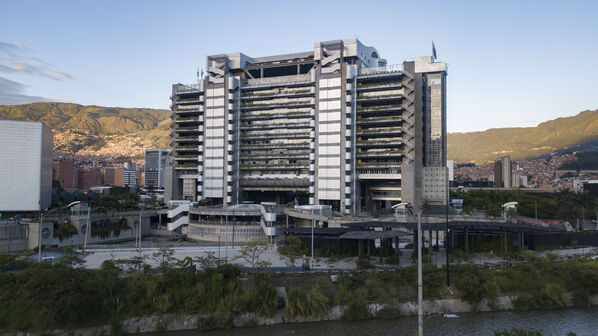 Iluminación Led Edificio EPM
Iluminación Led Edificio EPM
Fecha: 15 Julio 2020.
Para descargar esta fotografía en alta resolución, haga clic sobre la imagen hasta que la misma se despliegue en la pantalla completa; luego dé clic derecho y elija la opción "guardar imagen como".
En caso de publicación por cualquier medio, solicitamos acompañarla del crédito: "Foto EPM"
Palabras clave: Iluminación Led Edificio EPM