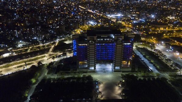 Iluminación Led Edificio EPM
Iluminación Led Edificio EPM
Fecha: 15 Julio 2020.
Para descargar esta fotografía en alta resolución, haga clic sobre la imagen hasta que la misma se despliegue en la pantalla completa; luego dé clic derecho y elija la opción "guardar imagen como".
En caso de publicación por cualquier medio, solicitamos acompañarla del crédito: "Foto EPM"
Palabras clave: Iluminación Led Edificio EPM