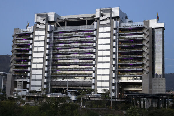 Iluminación Led Edificio EPM
Iluminación Led Edificio EPM
Fecha: 15 Julio 2020.
Para descargar esta fotografía en alta resolución, haga clic sobre la imagen hasta que la misma se despliegue en la pantalla completa; luego dé clic derecho y elija la opción "guardar imagen como".
En caso de publicación por cualquier medio, solicitamos acompañarla del crédito: "Foto EPM"
Palabras clave: Iluminación Led Edificio EPM